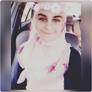 Meet your Posher, Hala